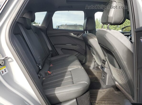 WA1LUBFZ1RP050083 2024 AUDI Q4 Серый Вид задней части салона