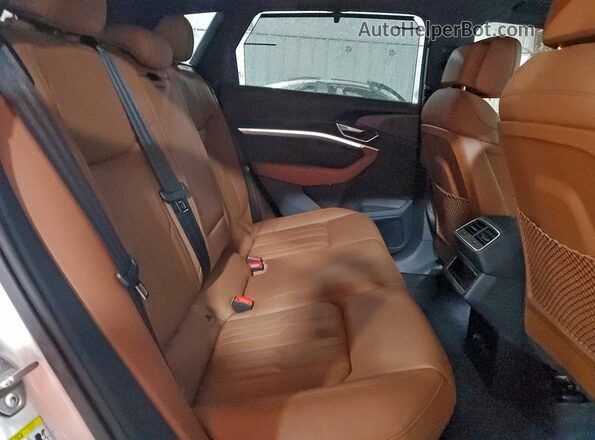 WA1VAAGE8KB024008 2019 AUDI E-TRON White Вид задньої частини салону