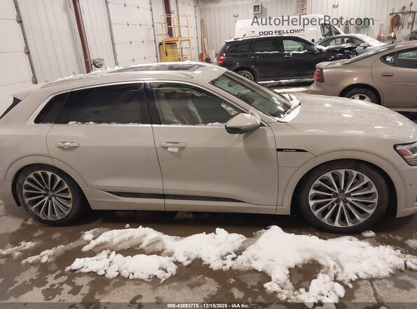 WA1VABGE7KB012731 2019 AUDI E-TRON Gray Widok wnętrza z tyłu
