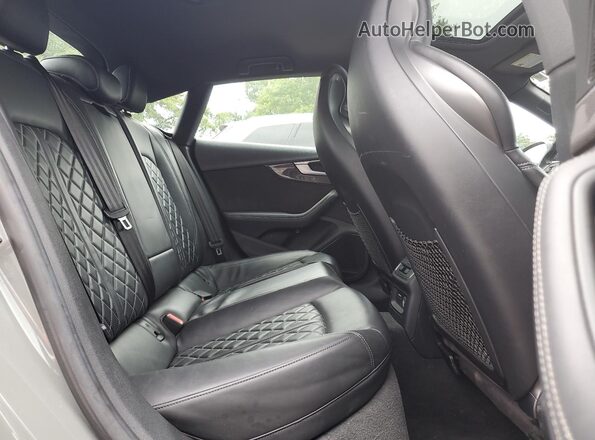 WAUB4CF58KA074469 2019 AUDI S5 Gray Widok tylnych siedzeń