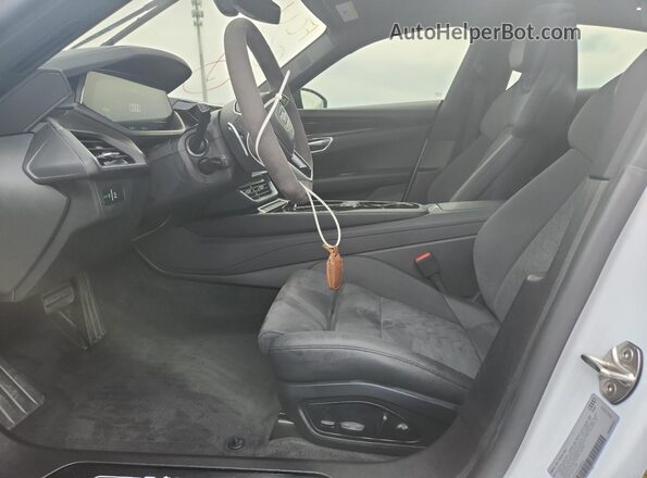 WAUCJBFW4R7004510 2024 AUDI E-TRON White Widok wnętrza z przodu
