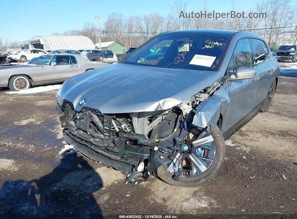WB533CF03RCP66728 2024 BMW IX Gray Front view