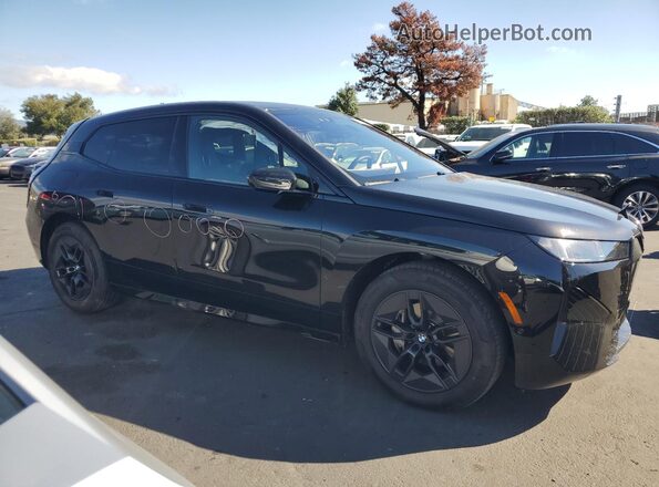 WB543CF09TCV29561 2026 BMW IX Черный Передняя правая четверть