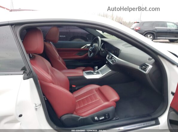 WBA13AR02MCF69358 2021 BMW M4 White წინა სალონის ხედი