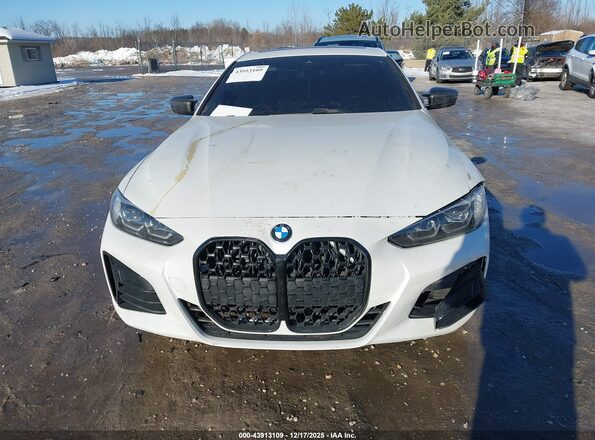 WBA13AR0XMCF77157 2021 BMW M4 Белый Вид панели приборов