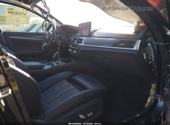 WBA53BJ07PCL88986 2023 BMW 5 SERIES Черный Вид салона спереди