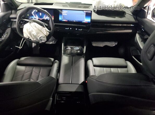 WBA53FJ02RCS71911 2024 BMW 5 SERIES Белый Вид панели приборов