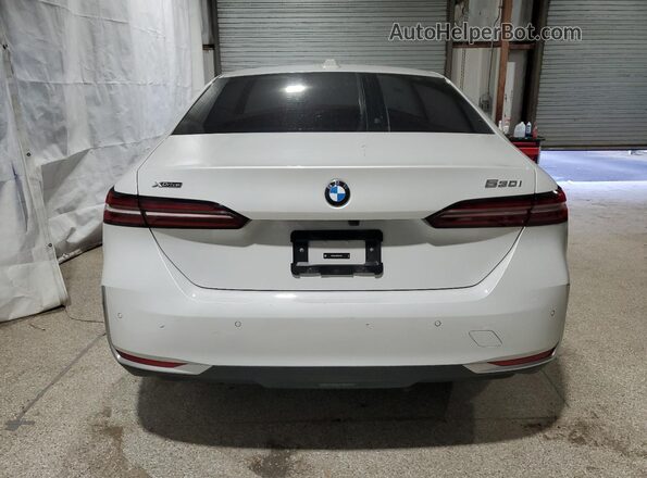 WBA53FJ02RCS71911 2024 BMW 5 SERIES Белый Вид сзади