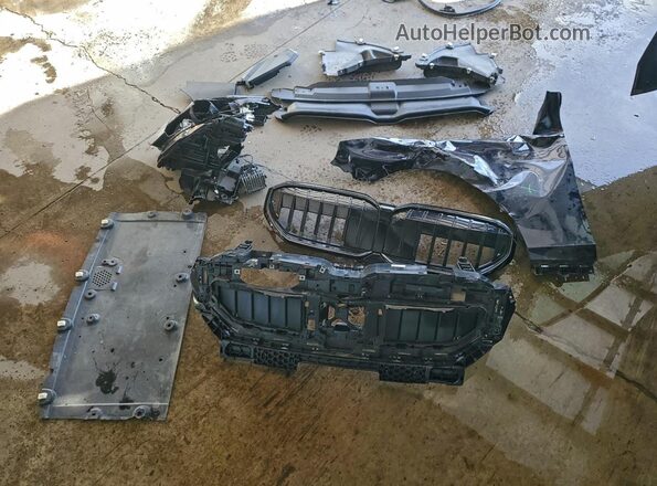 WBA53FJ05RCR20522 2024 BMW 5 SERIES Черный Вид подкапотного пространства