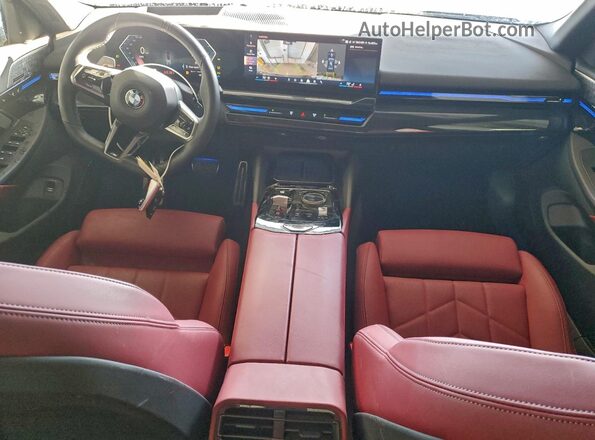 WBA53FJ05RCR20522 2024 BMW 5 SERIES Черный Вид панели приборов