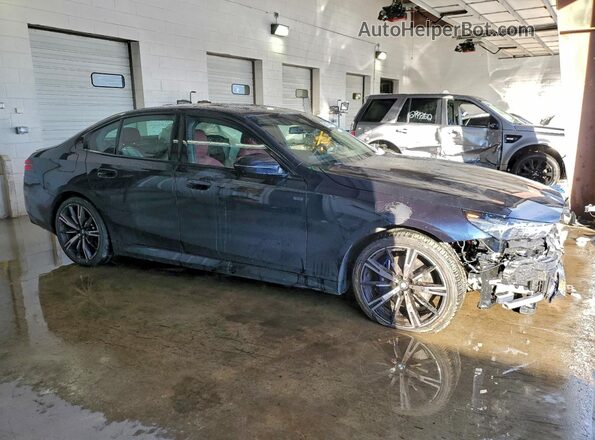 WBA53FJ05RCR20522 2024 BMW 5 SERIES Черный Передняя правая четверть