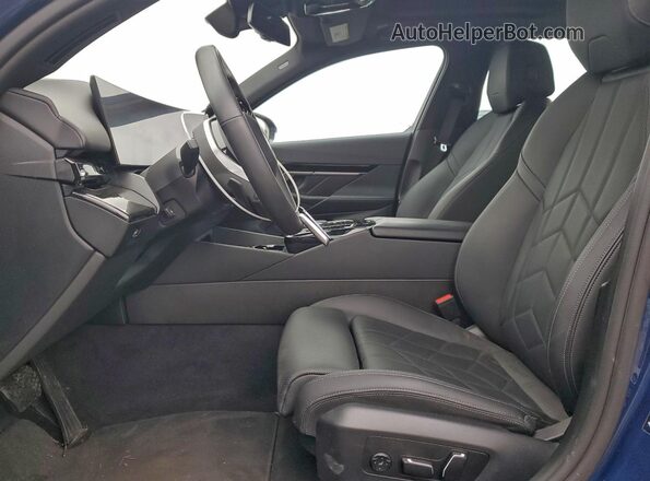 WBA53FJ09RCR06624 2024 BMW 5 SERIES Синий Вид салона спереди