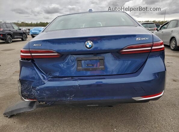 WBA53FJ09RCR06624 2024 BMW 5 SERIES Синий Вид сзади