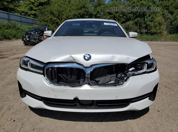 WBA73BJ0XMCF44946 2021 BMW 5 SERIES Белый Вид спереди