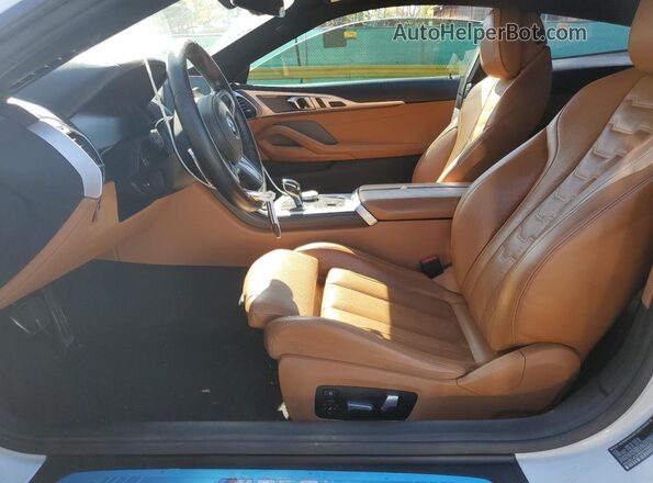 WBABC4C53KBU96320 2019 BMW M8 Белый Вид салона спереди