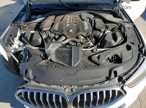 WBAFY4C55KBX39015 2019 BMW M8 Белый Вид задней части салона