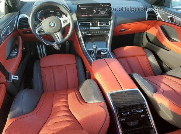 WBAGV8C00PCL59929 2023 BMW M8 White Widok deski rozdzielczej