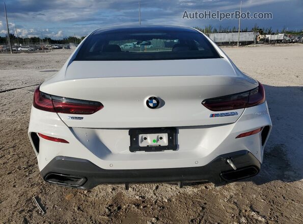 WBAGV8C00PCL59929 2023 BMW M8 White Widok z tyłu