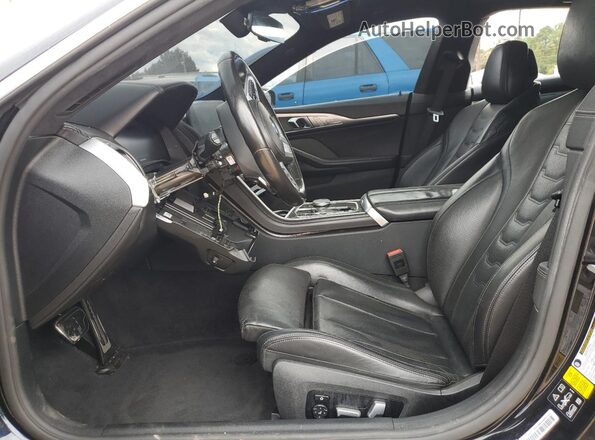 WBAGV8C01NCH51236 2022 BMW M8 Синий Вид салона спереди
