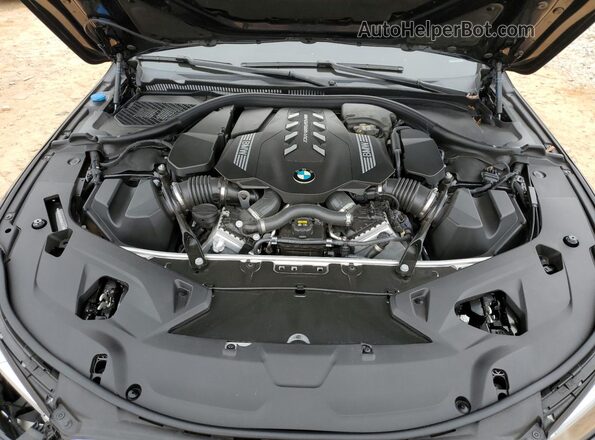 WBAGV8C01NCH51236 2022 BMW M8 Синий Вид задней части салона