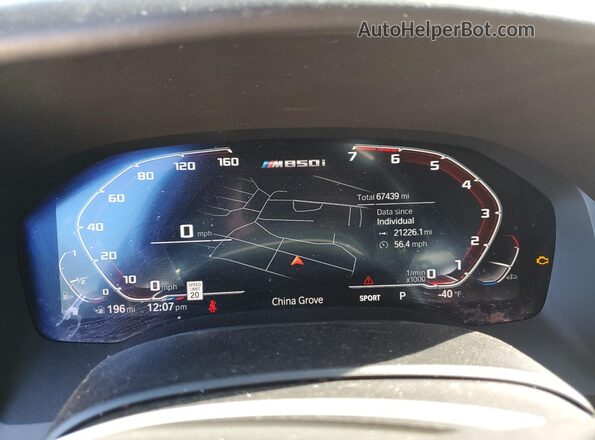 WBAGV8C04LCE23015 2020 BMW M8 Gray ხელსაწყოთა პანელის ხედი