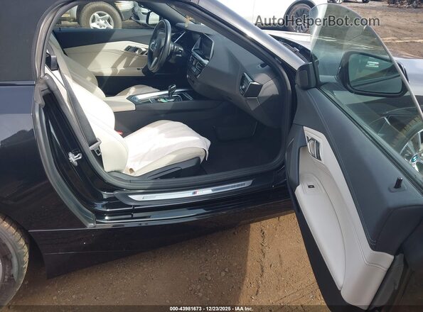 WBAHF3C00LWW83217 2020 BMW Z4 Черный Вид салона спереди