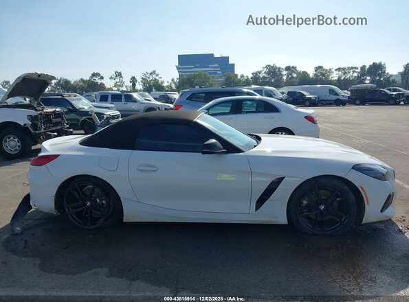 WBAHF3C01SWY44558 2025 BMW Z4 White Սալոնի հետևի տեսք