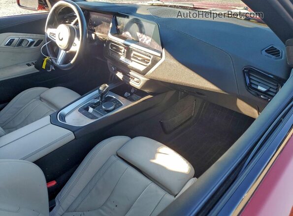 WBAHF3C53KWW25841 2019 BMW Z4 Red Widok deski rozdzielczej