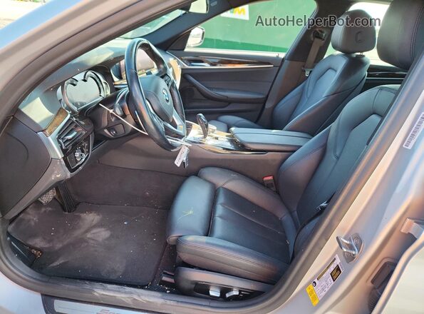 WBAJA5C53KBX46873 2019 BMW 5 SERIES Серебряный Вид салона спереди