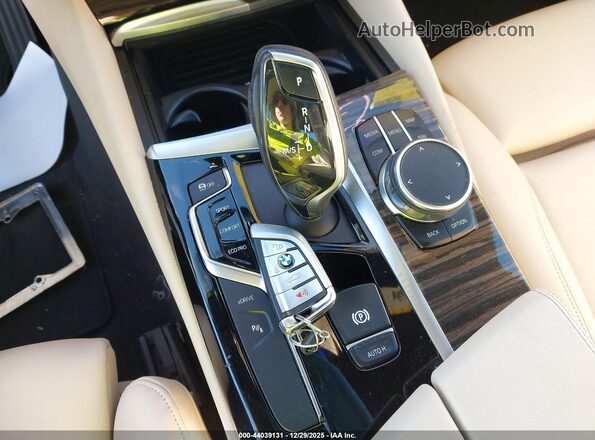 WBAJA9C58KB388709 2019 BMW 5 SERIES Белый Вид панели приборов