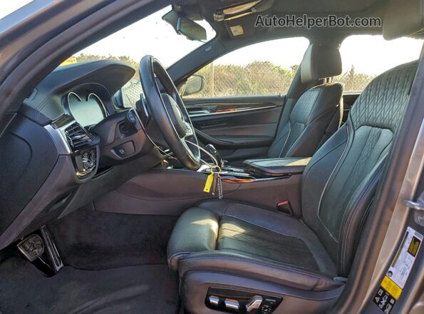 WBAJB9C59JB049727 2018 BMW M5 Синий Вид салона спереди