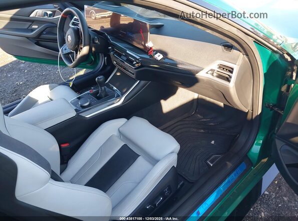 WBS13HK08SCU73825 2025 BMW M4 Зеленый Вид салона спереди