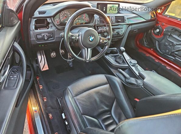 WBS3R9C33HA014437 2017 BMW M4 Orange Vista del salpicadero