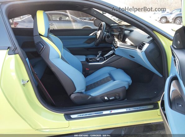 WBS43AZ01RCP07632 2024 BMW M4 Green Widok wnętrza z przodu