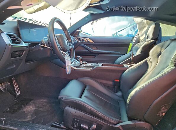 WBS43AZ05RCN30812 2024 BMW M4 Зеленый Вид салона спереди