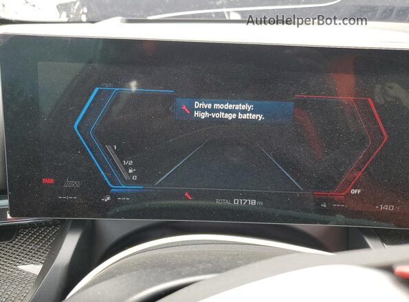 WBS83FK02TCV79515 2026 BMW M5 Black ხელსაწყოთა პანელის ხედი