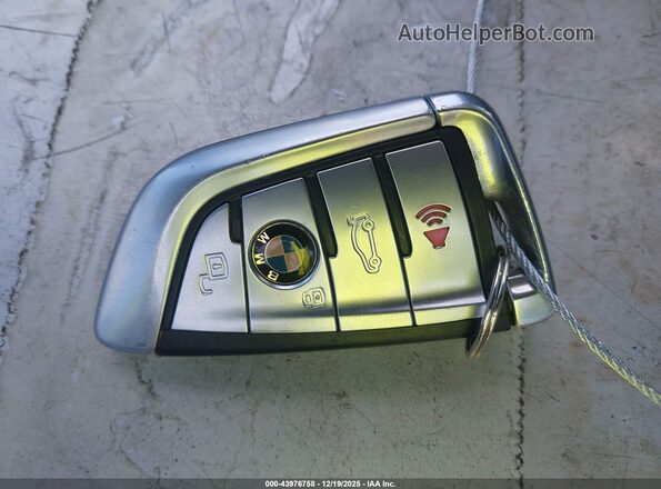 WBSDZ0C08LCD10916 2020 BMW M8 Черный Вид панели приборов