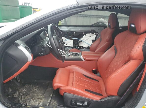 WBSDZ0C0XPCK98447 2023 BMW M8 Gray Widok wnętrza z przodu