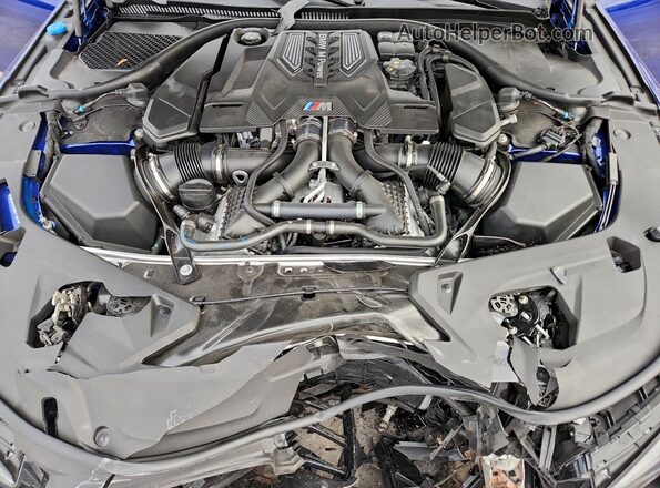 WBSGV0C08RCP11901 2024 BMW M8 Blue Вид задньої частини салону