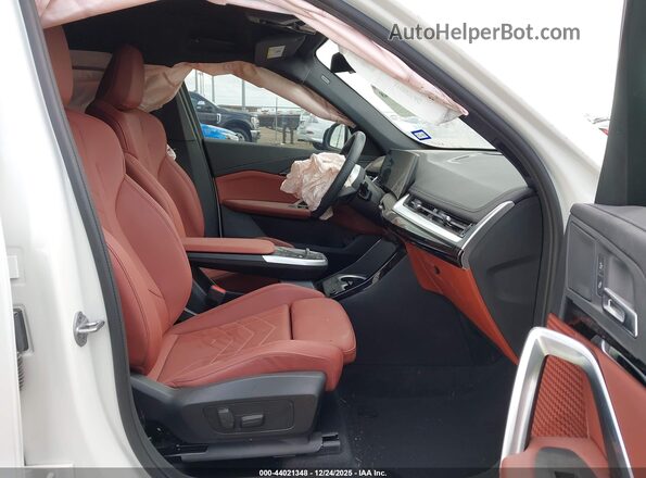 WBX73EF01T5399599 2026 BMW X1 Белый Вид салона спереди