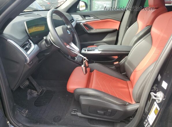 WBX73EF07R5Z87600 2024 BMW X1 Black Vista interior delantera