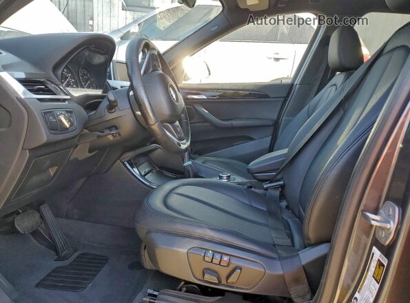 WBXHT3C32G5F66178 2016 BMW X1 Серый Вид салона спереди