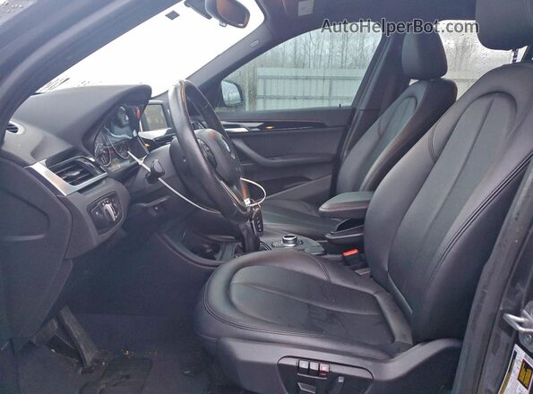 WBXHT3C37H5F74147 2017 BMW X1 Серый Вид салона спереди