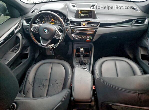 WBXHT3C37H5F74147 2017 BMW X1 Серый Вид панели приборов