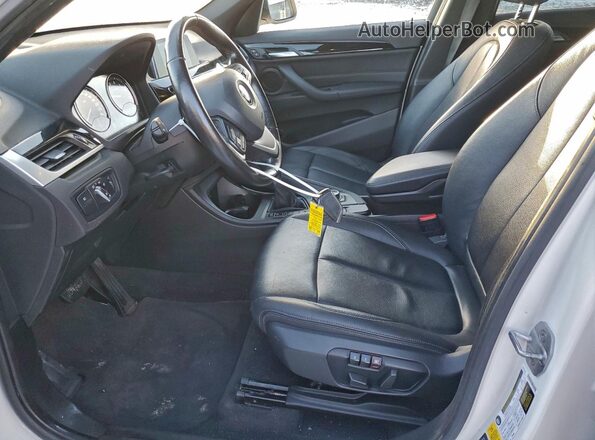 WBXHT3C53K3H37011 2019 BMW X1 Белый Вид салона спереди