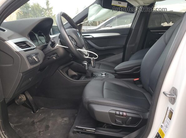 WBXHT3C54K5L39047 2019 BMW X1 Белый Вид салона спереди