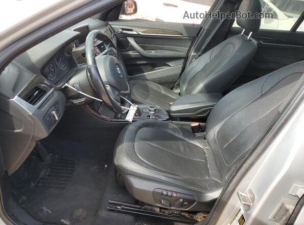 WBXHT3Z36G4A49348 2016 BMW X1 Серебряный Вид салона спереди