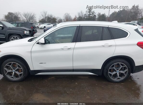 WBXHT3Z38H4A53600 2017 BMW X1 Белый Панорамный вид салона 360°
