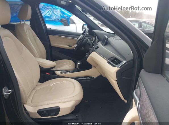 WBXHT3Z39G4A51238 2016 BMW X1 Черный Вид салона спереди