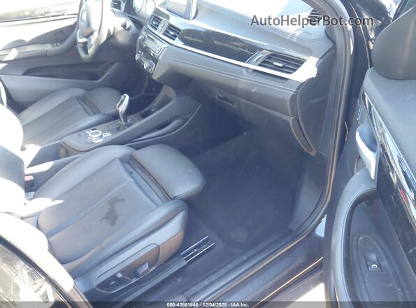 WBXYH9C01N5U07379 2022 BMW X2 Черный Вид салона спереди